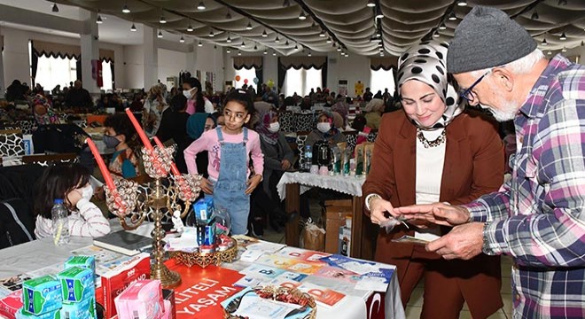 Kemer'de yılbaşı pazarı etkinliği