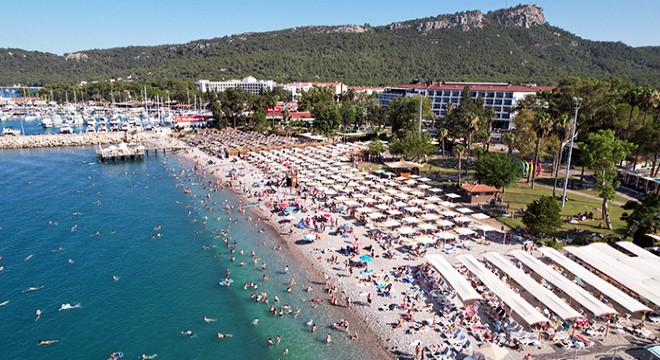 Kemer, bayramda nüfusunun 4 katını ağırladı