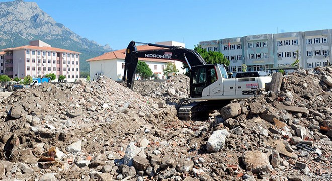 Kemer in ilk kapalı pazarı Kuzdere ye