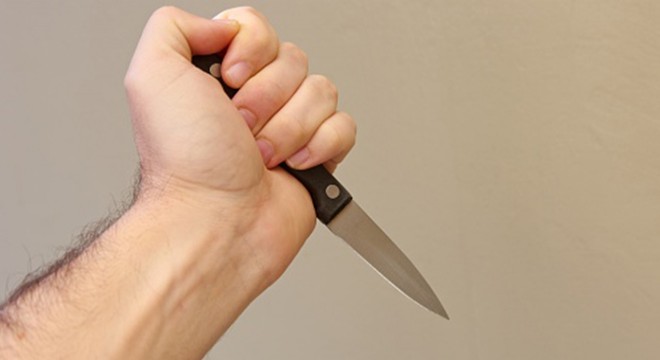 Kemoterapi gören babasını 20 yerinden bıçaklayarak öldürdü