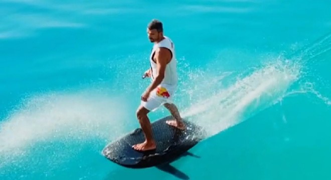 Kenan Sofuoğlu Salda Gölü'nde fliteboard yaptı
