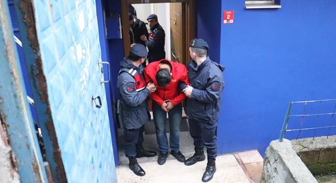 Kendilerini 'jandarma' olarak tanıtıp, 90 bin liralık altını aldılar