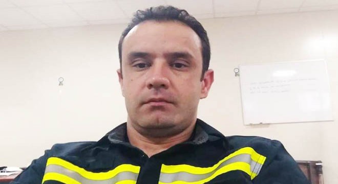 Kendini ağaca astı