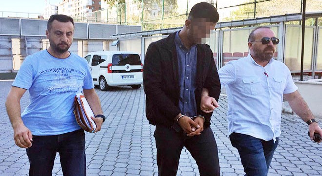 Kendini polis olarak tanıtan dolandırıcı yakalandı