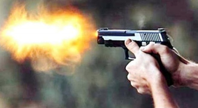 Kendisine borçlu genci vurup, polise teslim oldu