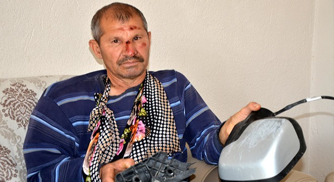 Kendisine çarpan aracın kırılıp düşen parçalarıyla şikayetçi oldu