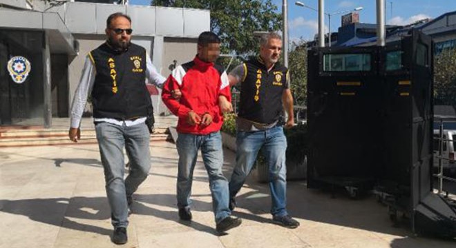 Kendisine çarpıp kaçan sürücüye kızdı, 4 aracı kundakladı
