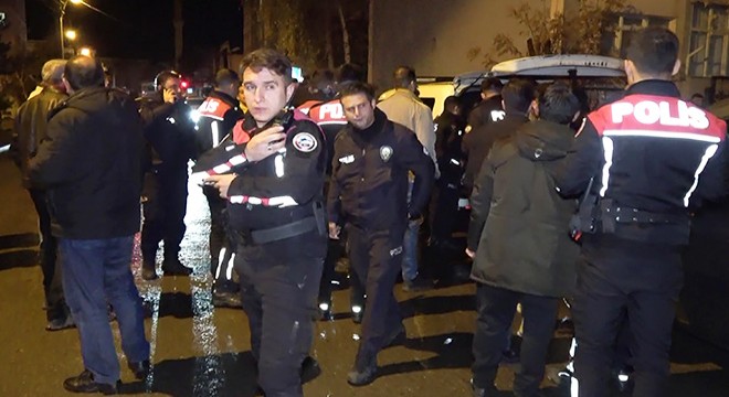 Kendisine 'hırsız' diyen kişiyi ailesinin gözü önünde bıçakladı