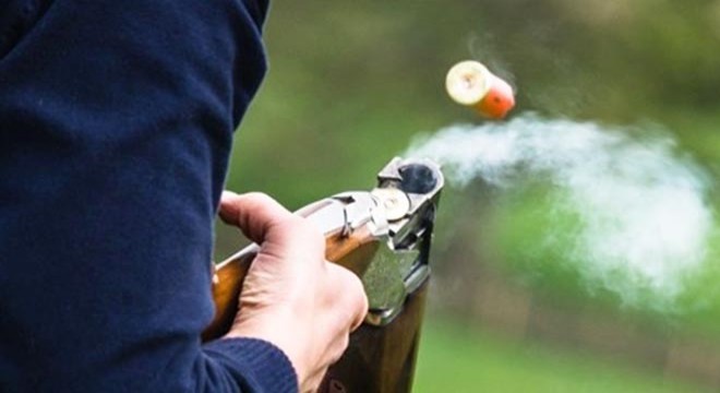 Kendisine küfrettiğini iddia ettiği kişiyi tüfekle öldürdü