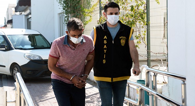 Kendisini ‘Komiser Süleyman’ olarak tanıtıp, altınlarını dolandırdı