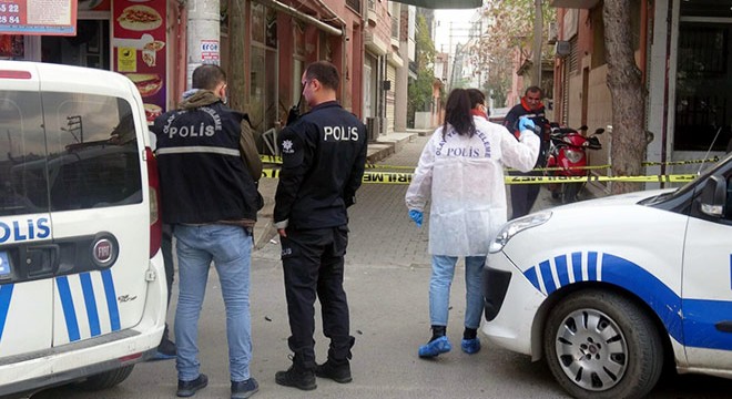 Kendisini uyaran polisin sırtına çakı sapladı