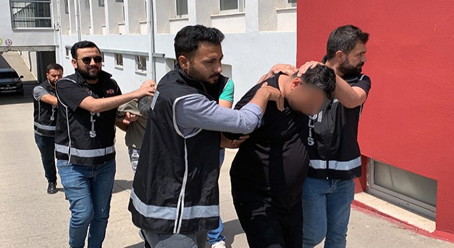 Kendisini polis olarak tanıtıp, suç örgütlerinden para alıyormuş