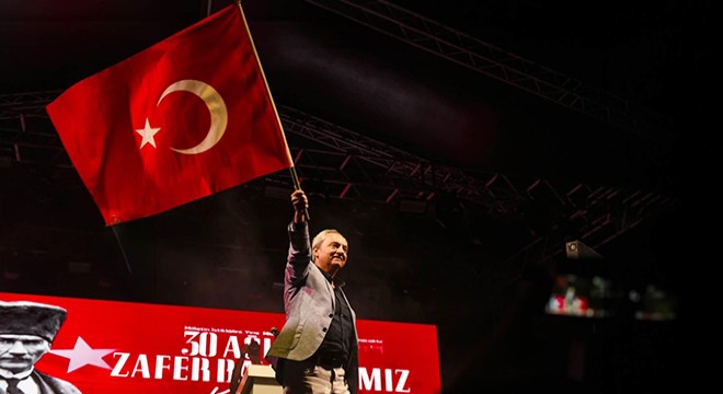Kepez’de Zafer coşkusu: Binlerce Antalyalı Dokumapark’ta buluştu