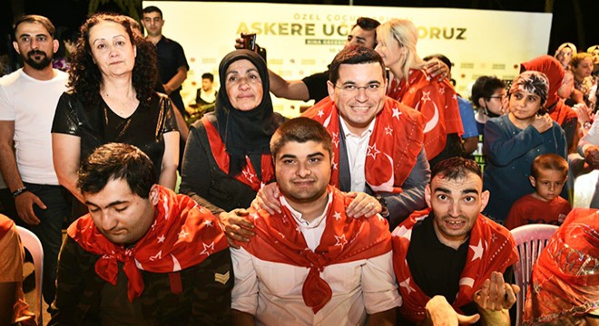 Kepez'de en özel askerlere kına gecesi