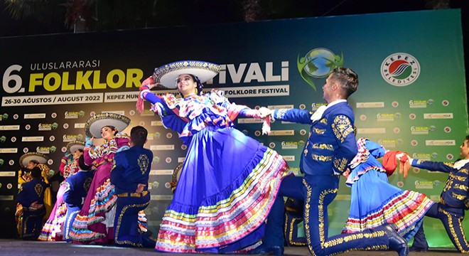 Kepez'de folklor festivaline renkli final