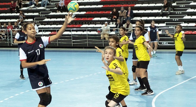 Kepez’de hentbol dolu dizgin