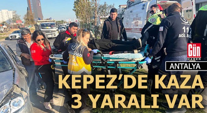Kepez'de otomobil çöp aracıyla çarpıştı: 3 yaralı