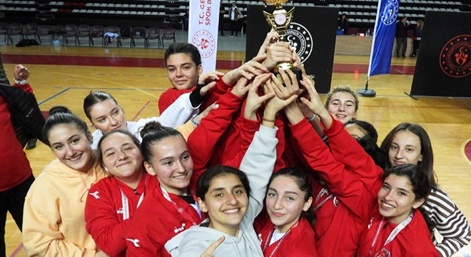 Kepez’in basketbolcu kızları yine şampiyon