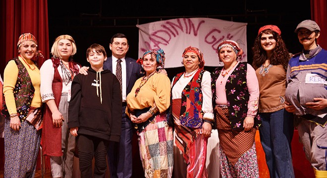 Kepez'in ev kadınları, 'Kadının Gücü'nü sahneledi