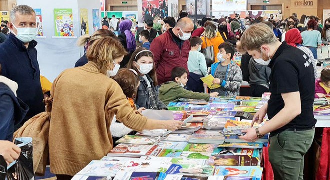 Kepez Kitap Fuarı’na yoğun ilgi