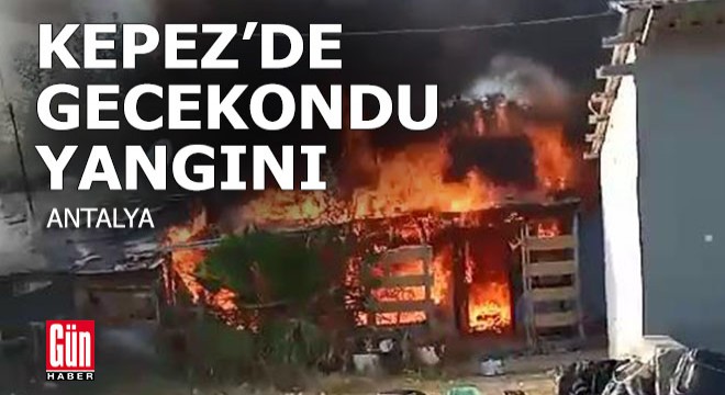 Kepez de 2 gecekondu yandı