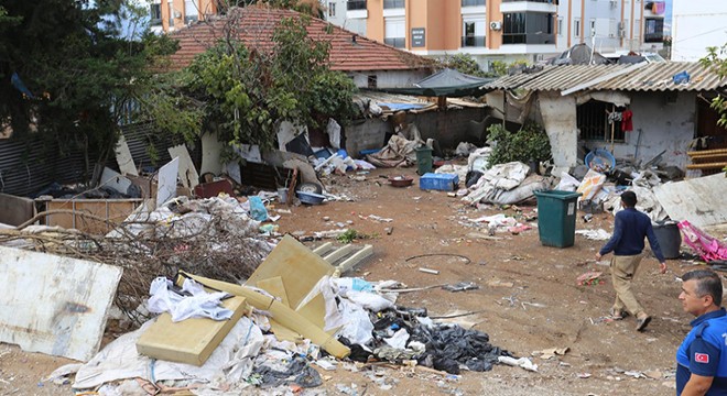 Kepez’de çöp ev operasyonu