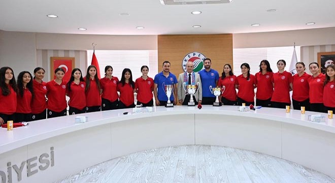 Kepez’den milli takıma 13 hentbolcu