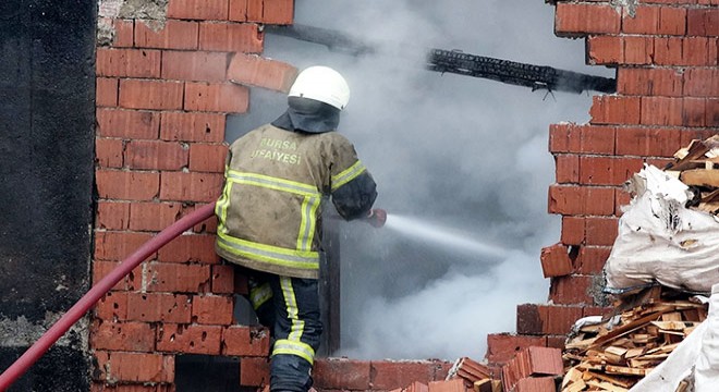 Kereste imalathanesinde çıkan yangın söndürüldü