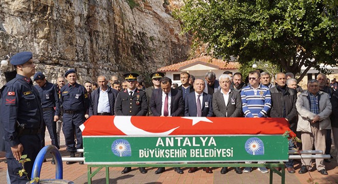 Kıbrıs Gazisi Derici toprağa verildi