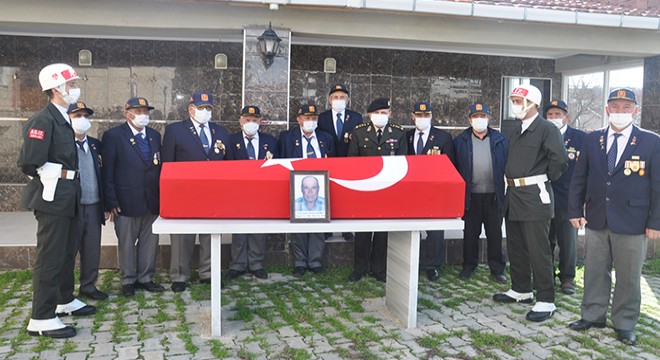 Kıbrıs gazisi, askeri törenle toprağa verildi