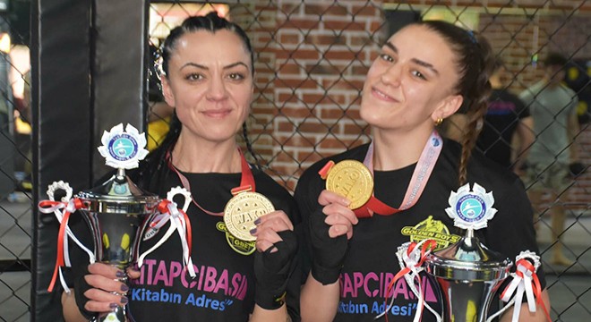 Kick boksçu anne kızın çifte şampiyonluk hayali gerçek oldu