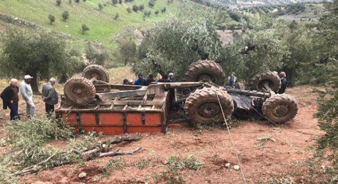 Kilis'te devrilen traktörün sürücüsü öldü
