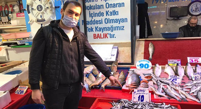 Kilosu 10 liraya düşen hamsiye yoğun ilgi