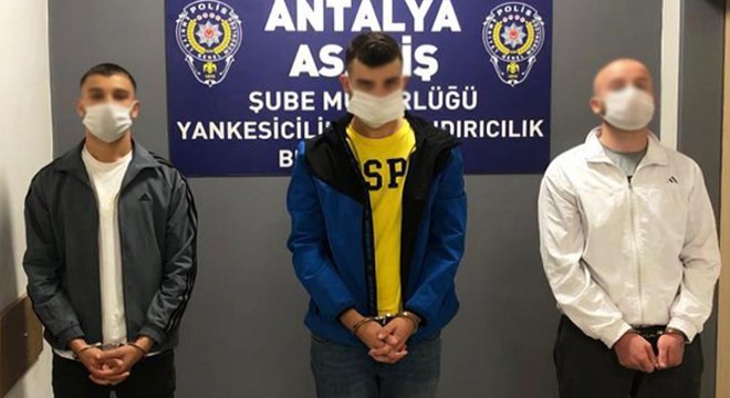 Kiraladıkları aracı sahte belgeyle satıp, yedek anahtarla çalmışlar