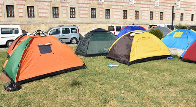 Kırkpınar sevdası için yüzlerce kişi dışarıda sabahladı