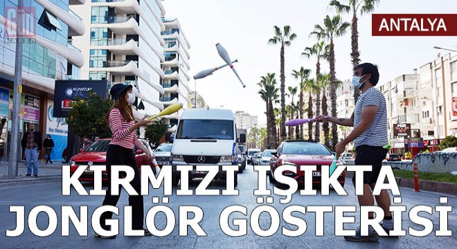 Kırmızı ışıkta jonglör gösterisi