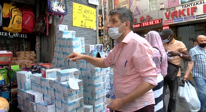 Kırtasiyeler defter kalem değil maske satıyor