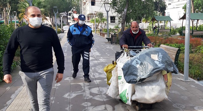 Kış günü parkta yatarken bulundu