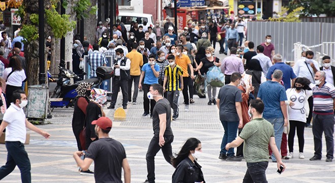Kısıtlama öncesi 'sosyal mesafesiz' bayram telaşı