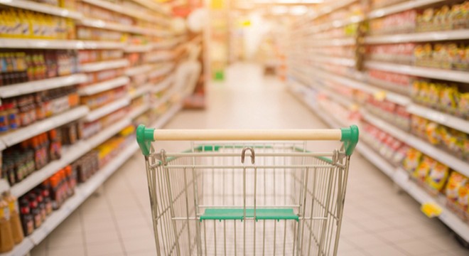 Kısıtlamada belli süre açık kalan marketlerde yoğunluk