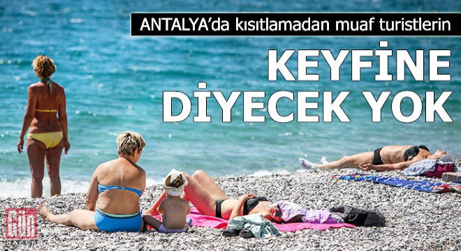Kısıtlamadan muaf turistler denizin keyfini çıkardı