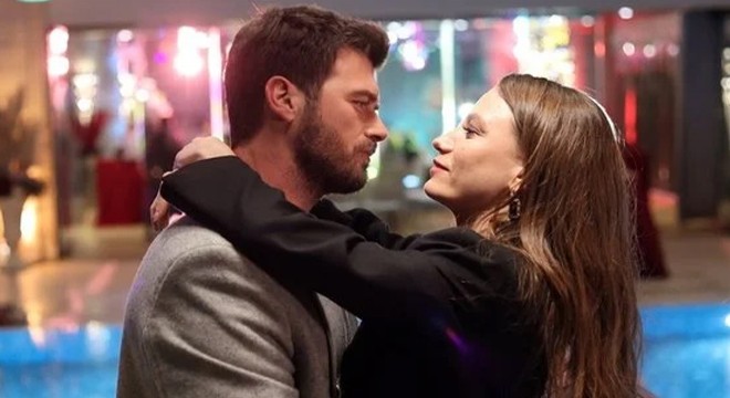Kıvanç Tatlıtuğ'un evliliğinde 'öpüşme sahnesi' krizi