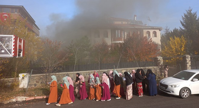 Kız Kur an kursundaki yangında 6 öğrenci dumandan etkilendi