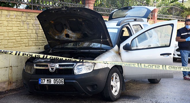 Kız arkadaşının otomobilini kundakladı