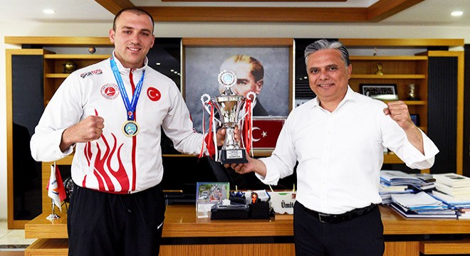 Kızıl Fırtına'dan 'zafer' pozu