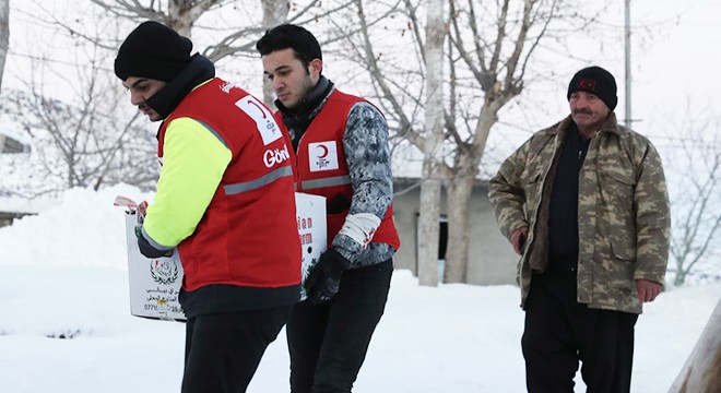 Kızılay, deprem bölgesindeki 900 köye yardım ulaştırdı