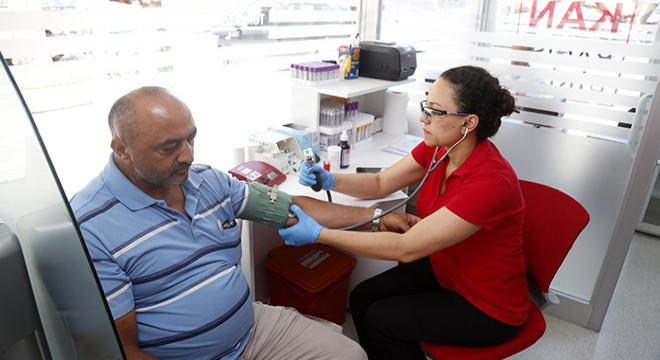 Kızılay kan topladı, çocuklara kitap ve oyuncak dağıtıldı