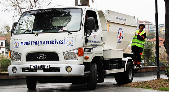 Klasik müziği duyan çöpünü dışarı çıkarıyor