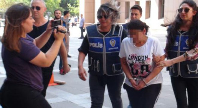 Kocasını öldüren kadın adliyeye girişte gözyaşlarını tutamadı