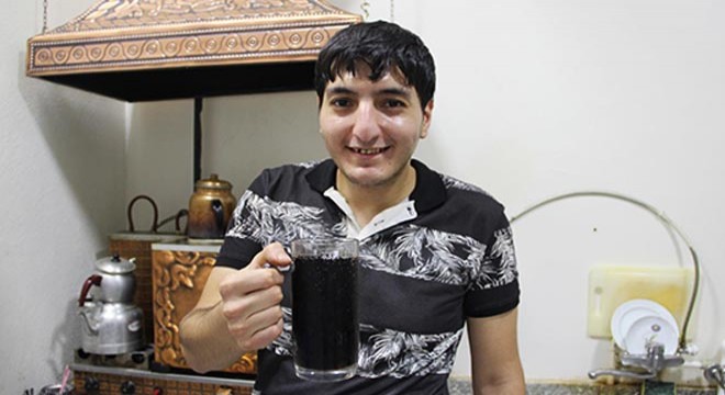 Günde 5 litre kola ve 50 lira yevmiye ile çalışıyor